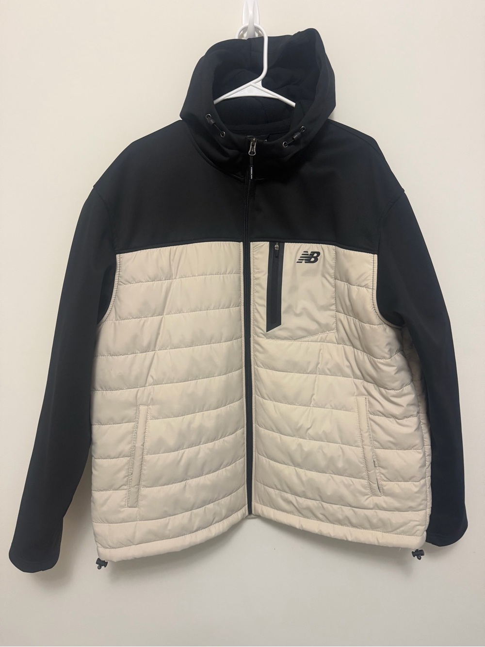 New Balance Men’s Black & Cream Quilted Hybrid Hooded Jacket XL
